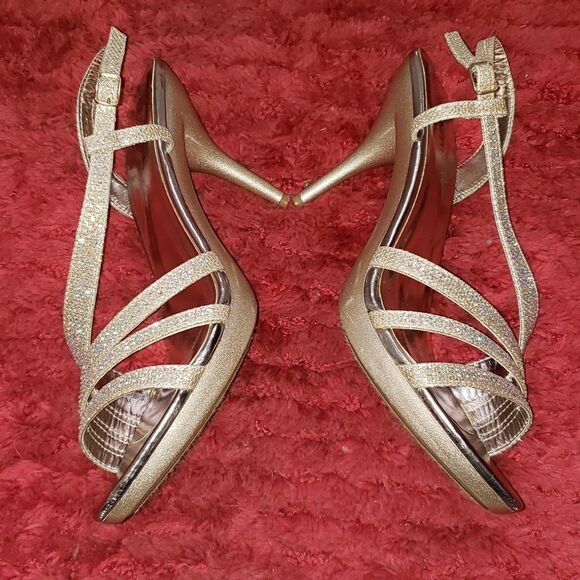 STUNNING Silver Slipper Goldtone Rhinestone 4" Heels - Picture 6 of 6